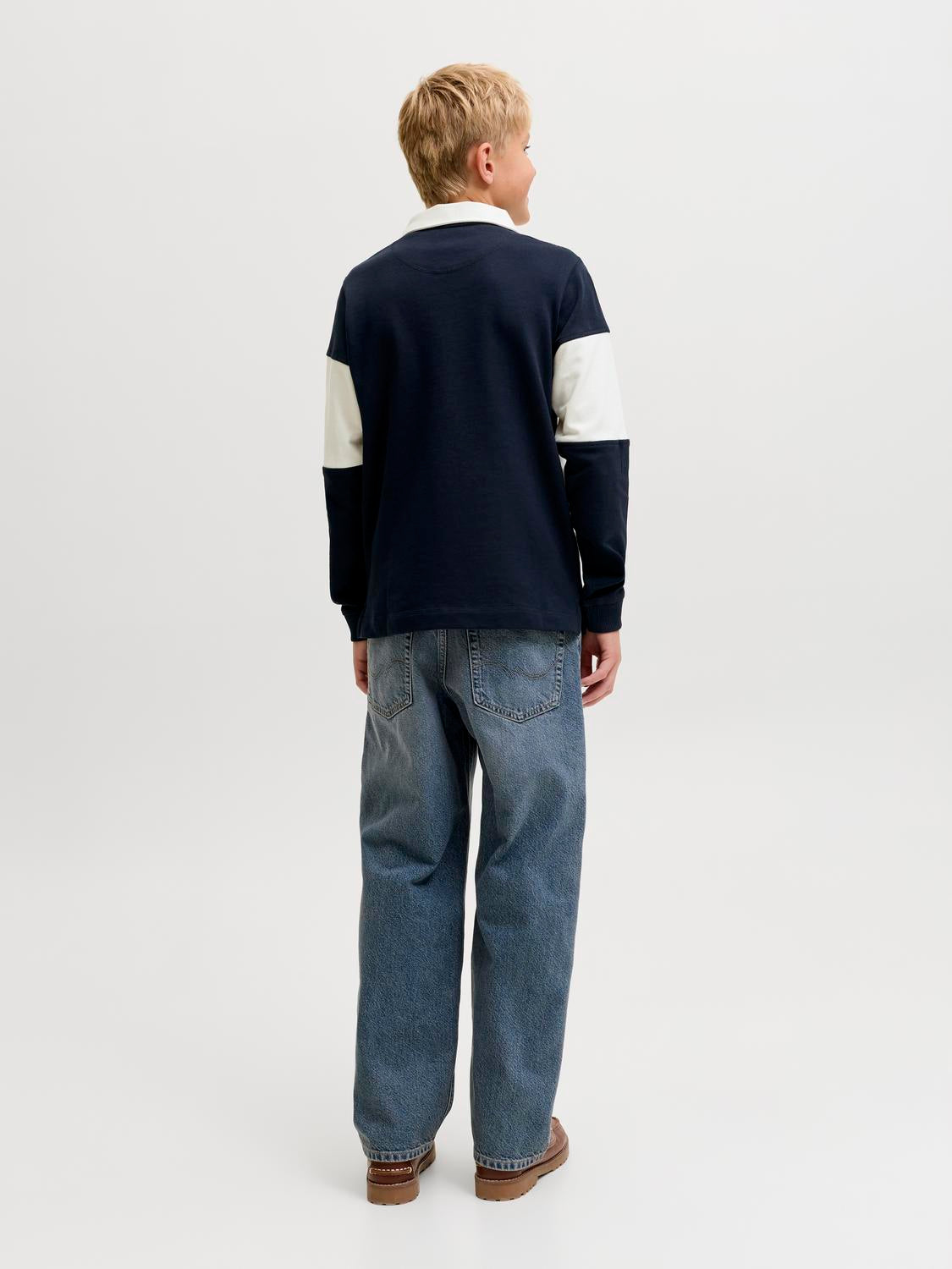model_shot-back